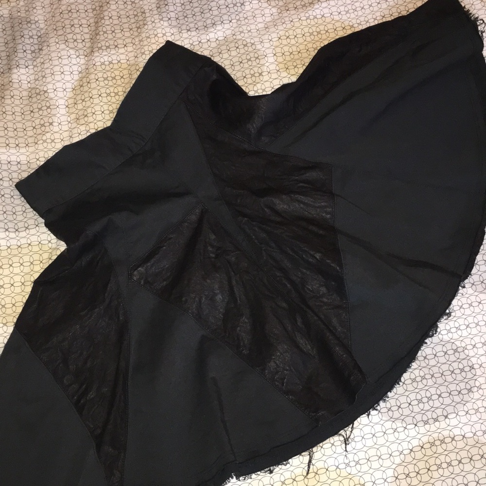 00 XS alice + olivia Leather GeoPatch Flirty Skirt - Picture 4 of 6